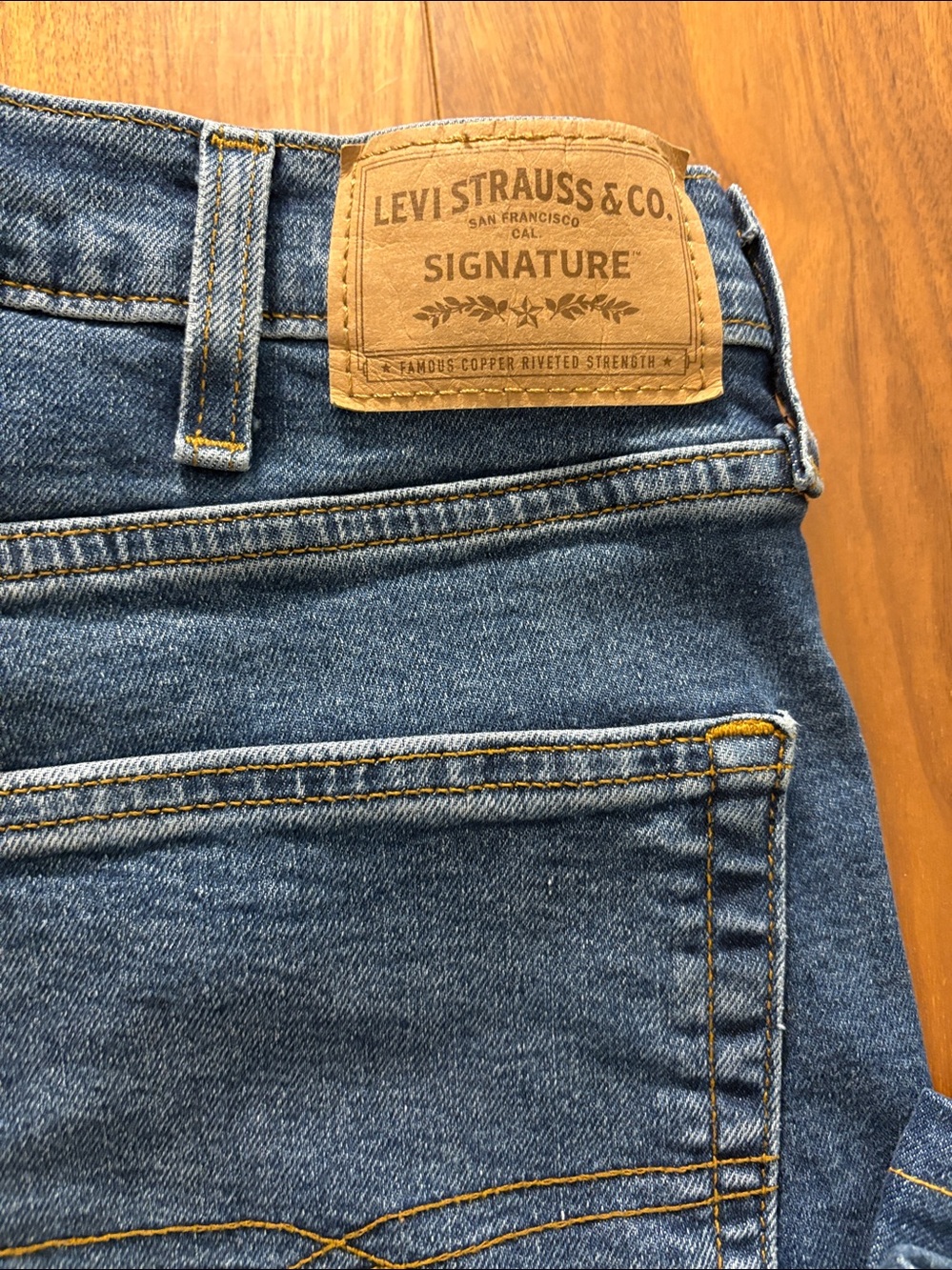 Signature by Levi Strauss & Co. men's jeans 38x30 Slim. Popular and classic - Picture 2 of 7